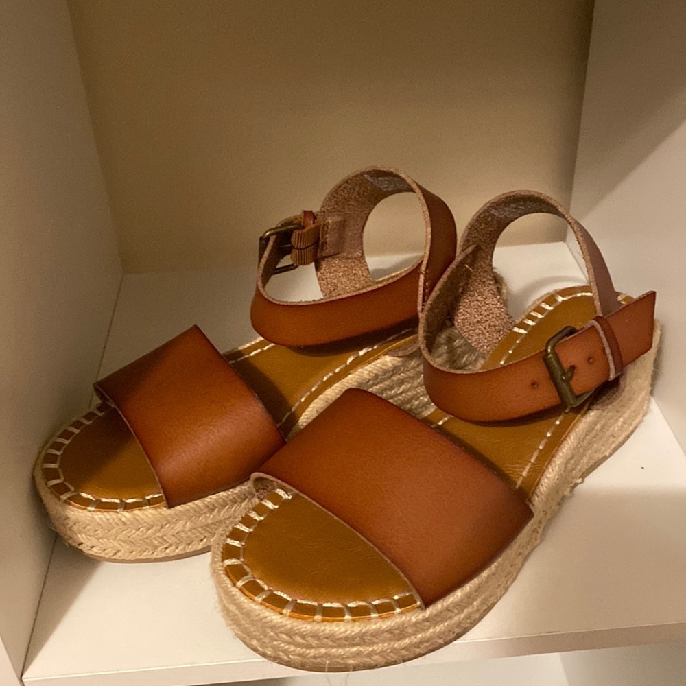 Platform sandals